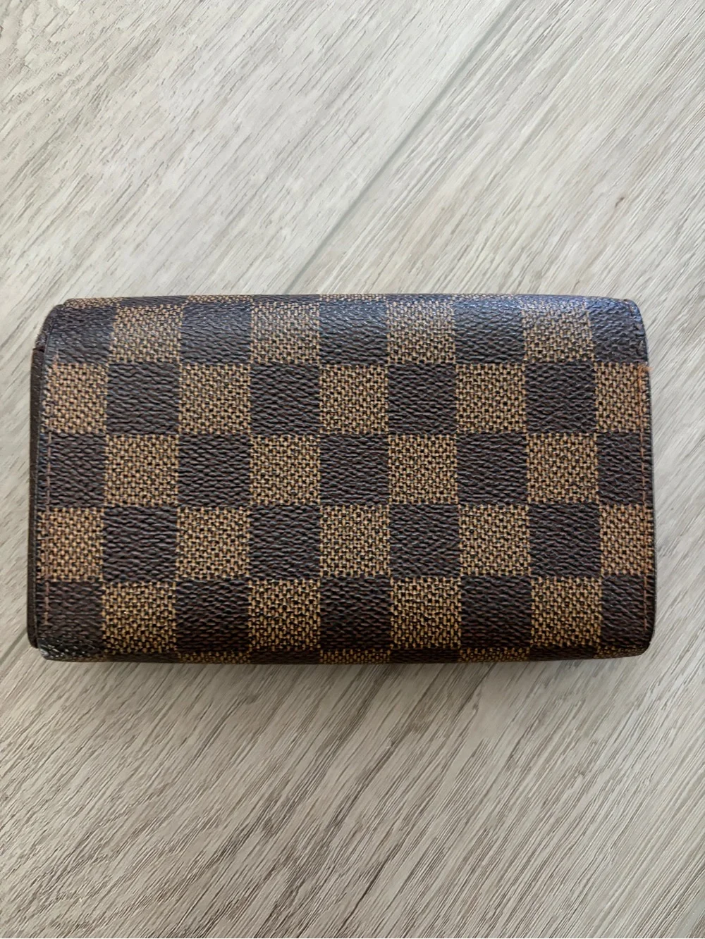 Louis Vuitton Brown Damier Medium Wallet with Gold Button - Picture 2 of 16